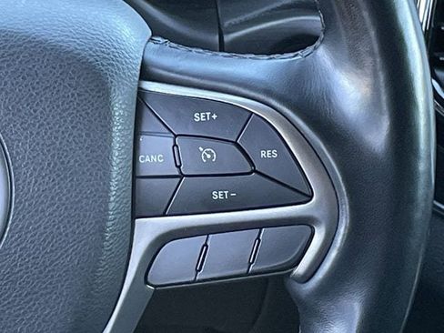 Used 2022 Jeep Grand Cherokee Limited image 14