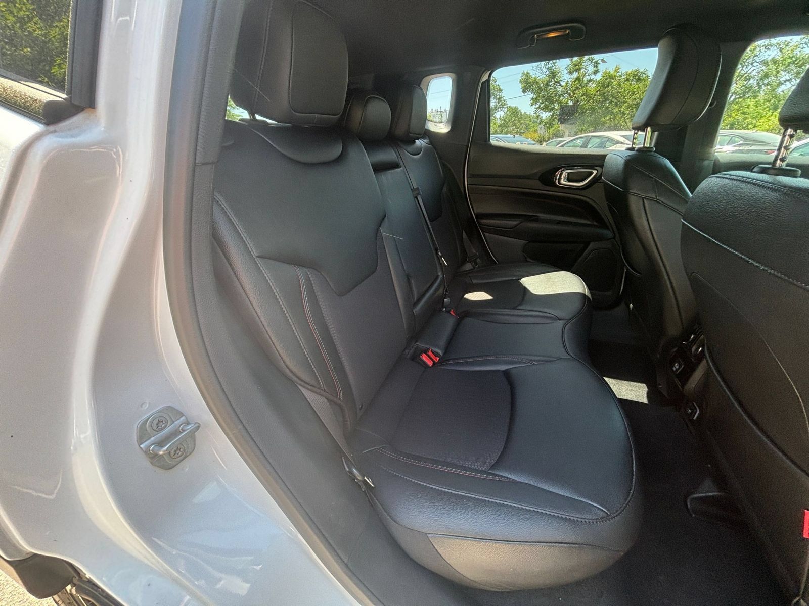 Used 2025 Jeep Compass Trailhawk AWD/4WD image 32