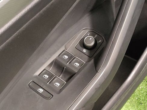 Used 2021 Volkswagen Jetta SE w/ SE Cold Weather Package image 27