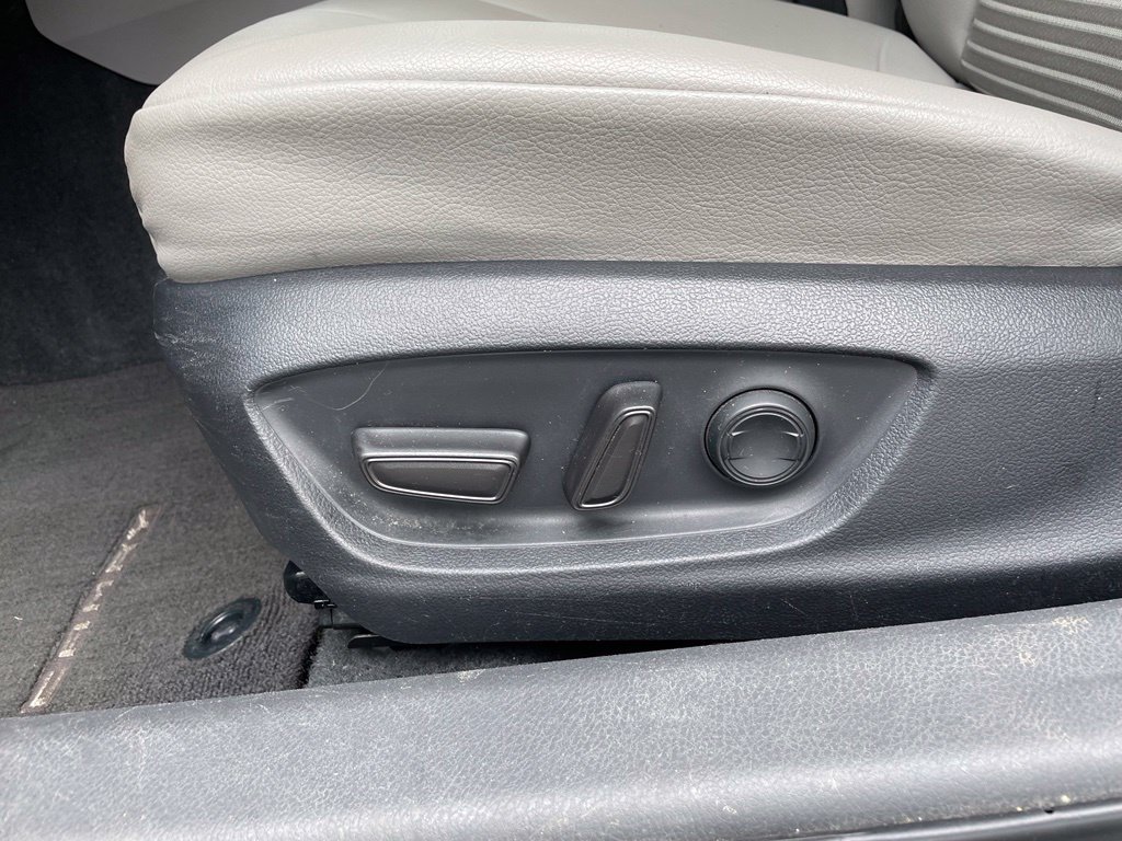 Used 2023 Toyota Camry SE FWD image 10