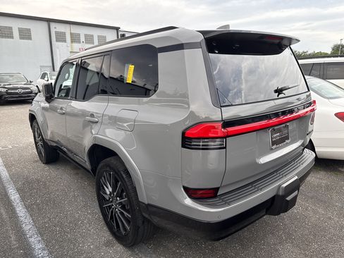 Certified 2025 Lexus GX 550 w/ Accessory Package (Z1) AWD/4WD image 3