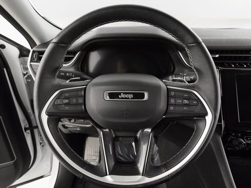 Certified 2022 Jeep Grand Cherokee Laredo w/ Luxury Tech Group I image 24