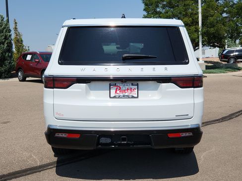 Used 2024 Jeep Wagoneer L Series II w/ Flexible Seating Group AWD/4WD image 15