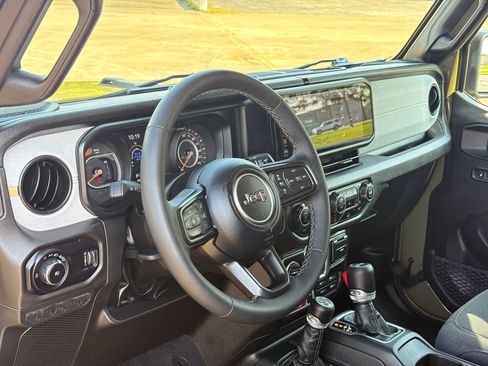 Used 2025 Jeep Wrangler Sport AWD/4WD image 23