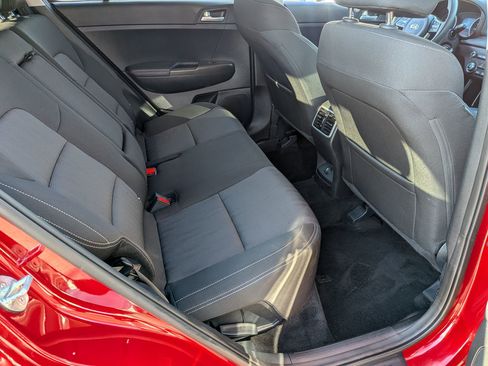 Used 2022 Kia Sportage LX image 7
