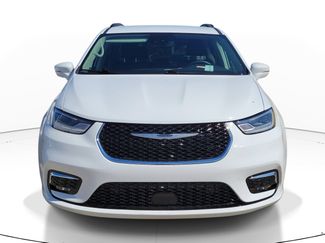 Used 2022 Chrysler Pacifica Touring-L w/ Uconnect Theater Family Group video 2