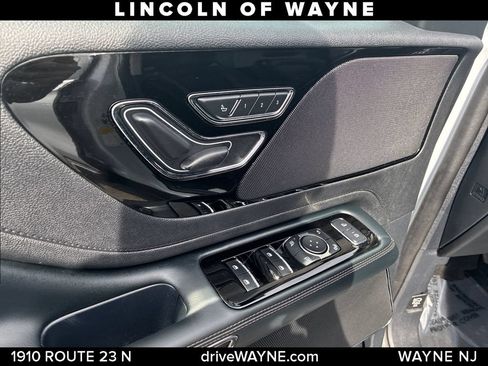 Certified 2025 Lincoln Aviator AWD image 14