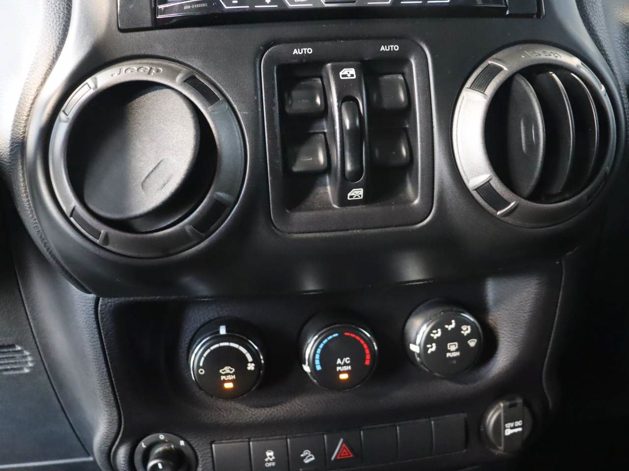 Used 2016 Jeep Wrangler Unlimited Sport w/ Quick Order Package 24S AWD/4WD image 14