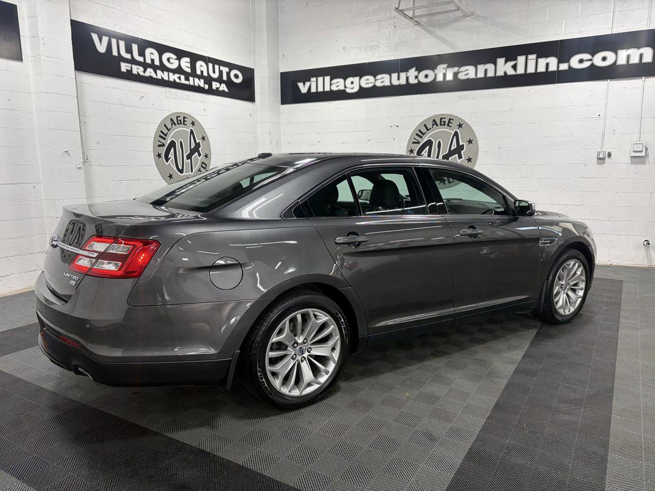 Used 2019 Ford Taurus Limited AWD/4WD image 3