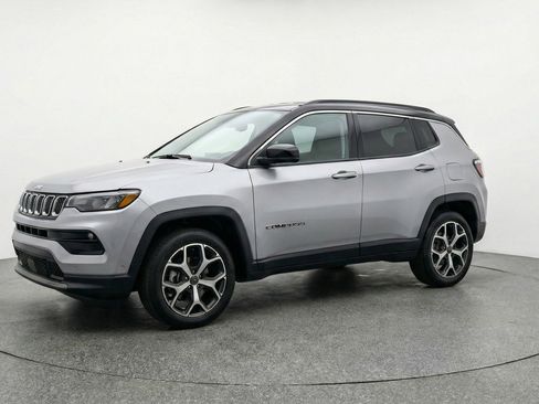 Used 2025 Jeep Compass Limited AWD/4WD image 3