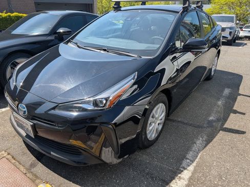 Used 2020 Toyota Prius LE FWD image 2