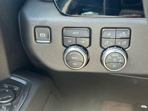 Used 2024 GMC Sierra 1500 SLT image 16