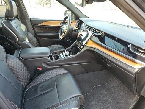 Used 2023 Jeep Grand Cherokee Summit image 11