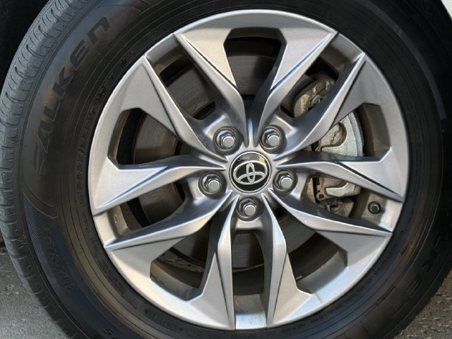Certified 2025 Toyota Sienna XLE FWD image 10