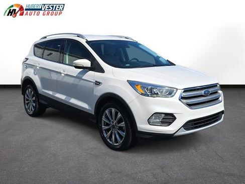 Used 2017 Ford Escape Titanium image 4