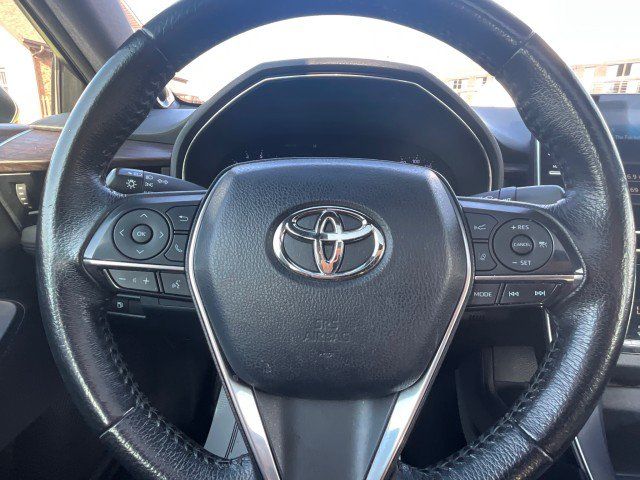 Used 2019 Toyota Avalon XLE w/ Moonroof Package FWD image 10