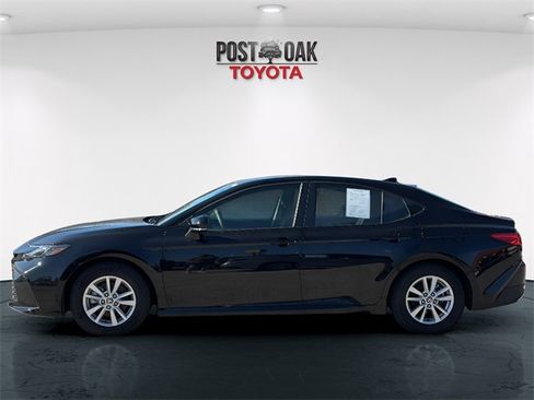 Used 2025 Toyota Camry LE image 4