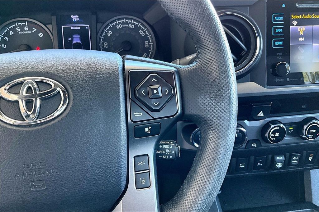 Used 2018 Toyota Tacoma TRD Off-Road w/ Technology Package AWD/4WD image 8