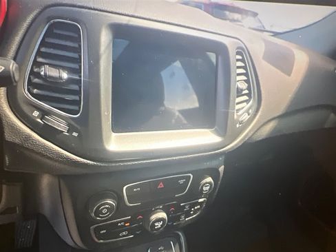 Used 2018 Jeep Compass Trailhawk w/ Navigation Group AWD/4WD image 12