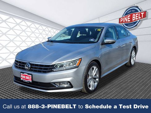 Used 2018 Volkswagen Passat 2.0T SE image 1