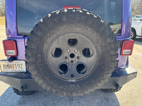 Used 2017 Jeep Wrangler Unlimited Sahara w/ Max Tow Package image 18