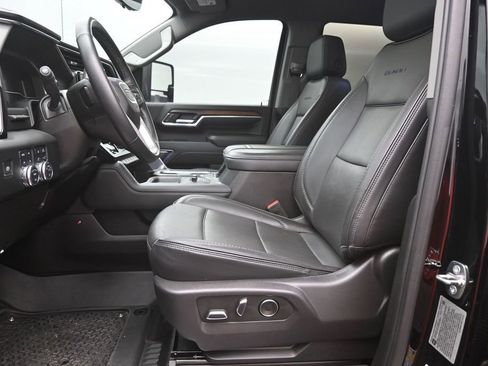Used 2024 GMC Sierra 3500 Denali w/ Denali Reserve Package AWD/4WD image 18