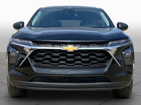 Used 2025 Chevrolet Trax LS FWD image 4