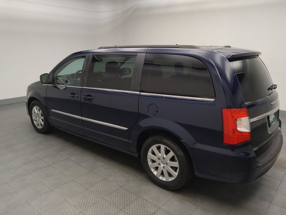 Used 2015 Chrysler Town & Country Touring FWD image 3