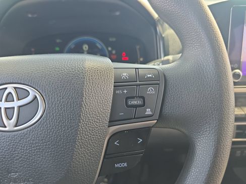 Used 2025 Toyota Camry LE FWD image 22