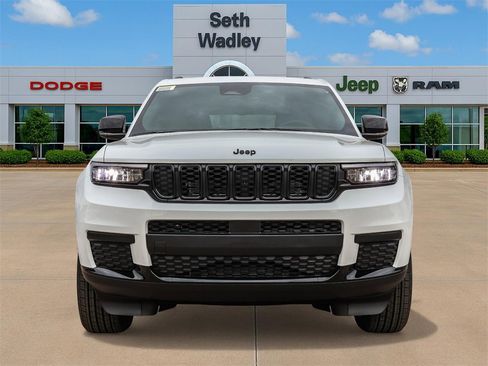 New 2025 Jeep Grand Cherokee L Altitude image 2