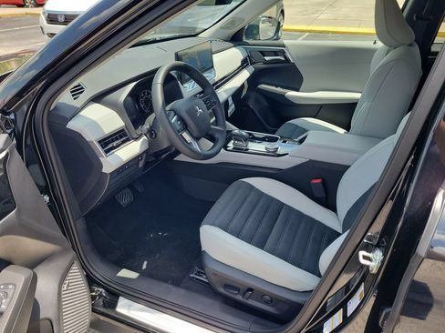 New 2026 Mitsubishi Outlander SE FWD image 14