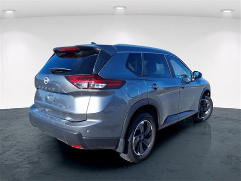 Used 2025 Nissan Rogue SV w/ SV Premium Package image 23