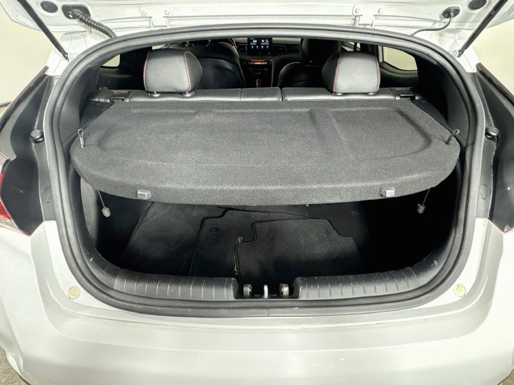 Used 2019 Hyundai Veloster Turbo FWD image 31