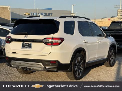 Used 2024 Honda Pilot Touring image 6