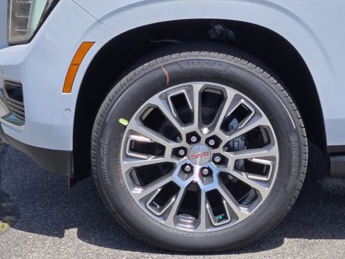New 2026 GMC Yukon Denali w/ Sun & Power Step Package AWD/4WD image 31
