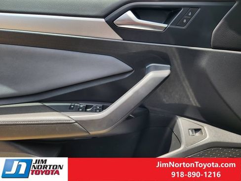 Used 2025 Volkswagen Jetta SE FWD image 24