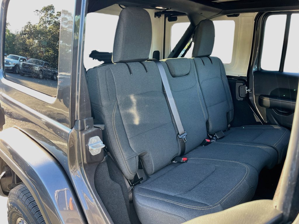 Used 2026 Jeep Wrangler Unlimited Sahara AWD/4WD image 26