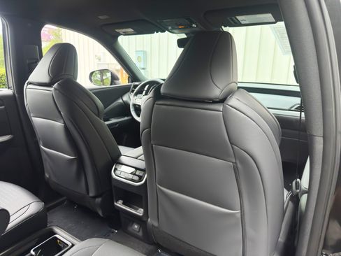 Used 2025 Lexus TX 500h AWD w/ Technology Package image 35
