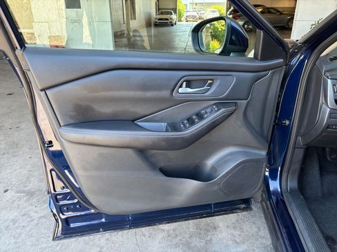 Used 2025 Nissan Rogue SV FWD image 18