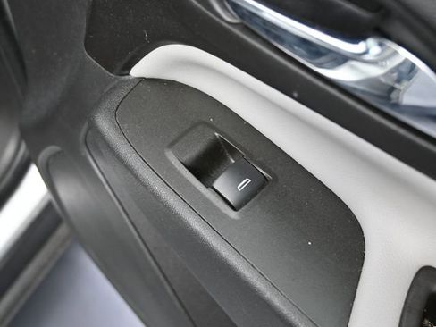 Used 2021 Chevrolet Equinox LS w/ LS Convenience Package image 40