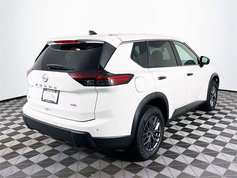 Used 2024 Nissan Rogue S image 9