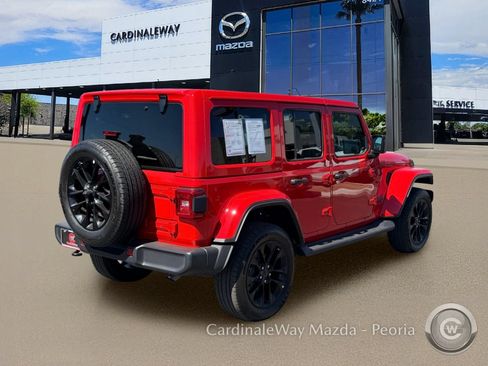 Used 2025 Jeep Wrangler Unlimited Sahara AWD/4WD image 7