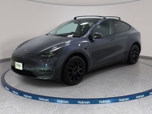 Used 2023 Tesla Model Y Long Range AWD/4WD image 1