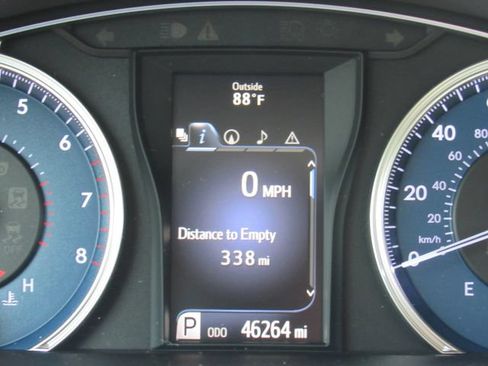 Used 2017 Toyota Camry XLE w/ Moonroof Package FWD image 32