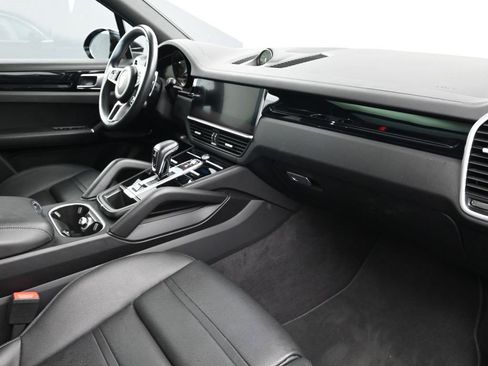 Used 2021 Porsche Cayenne S image 14