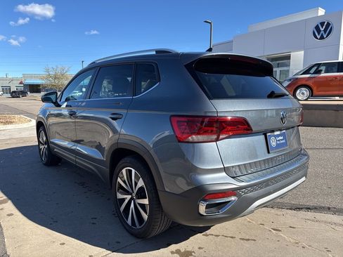 Certified 2022 Volkswagen Taos SE image 4