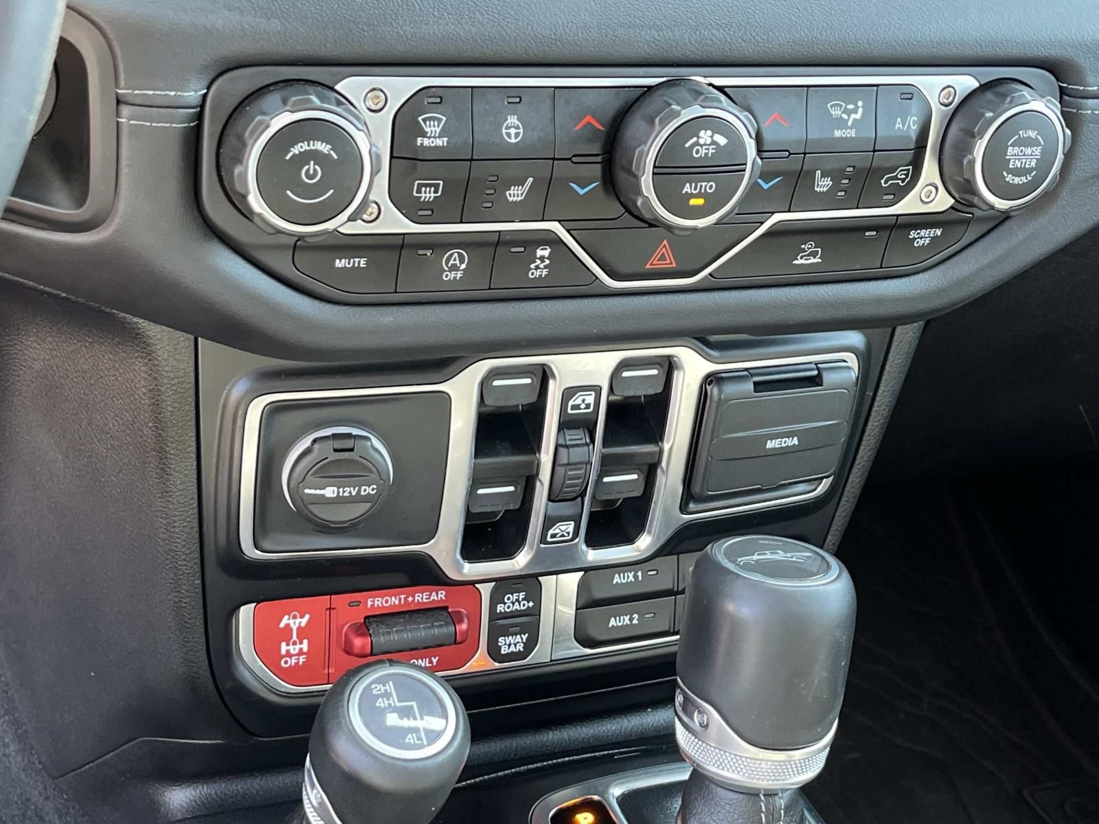 Used 2025 Jeep Gladiator Rubicon w/ Convenience Group AWD/4WD image 30