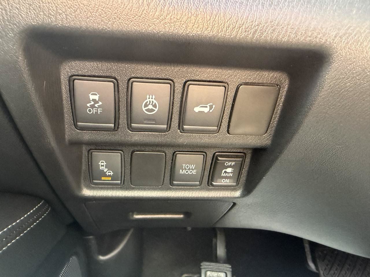 Used 2020 Nissan Pathfinder Platinum FWD image 19
