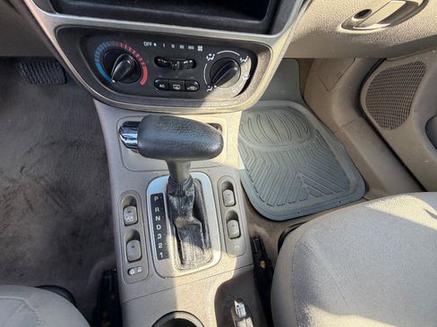 Used 2003 Saturn L-Series L200 FWD image 34