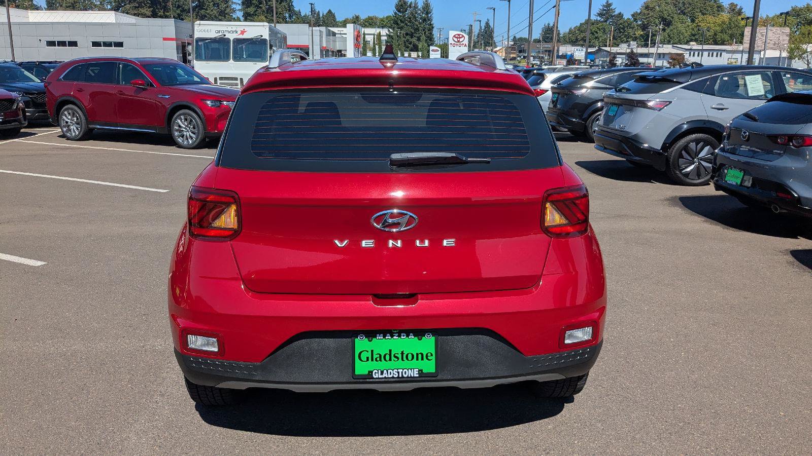 Used 2022 Hyundai Venue SEL FWD image 5